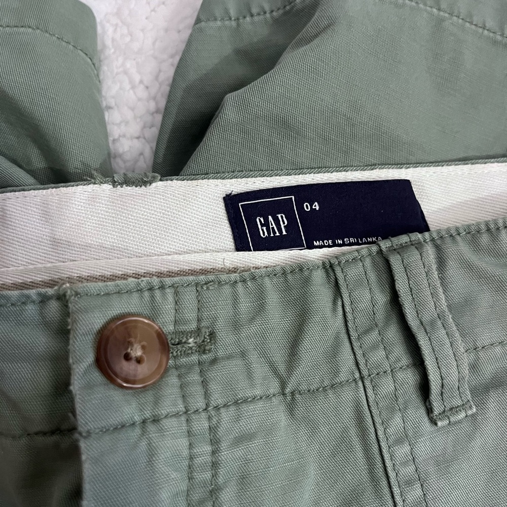 Gap khaki shorts